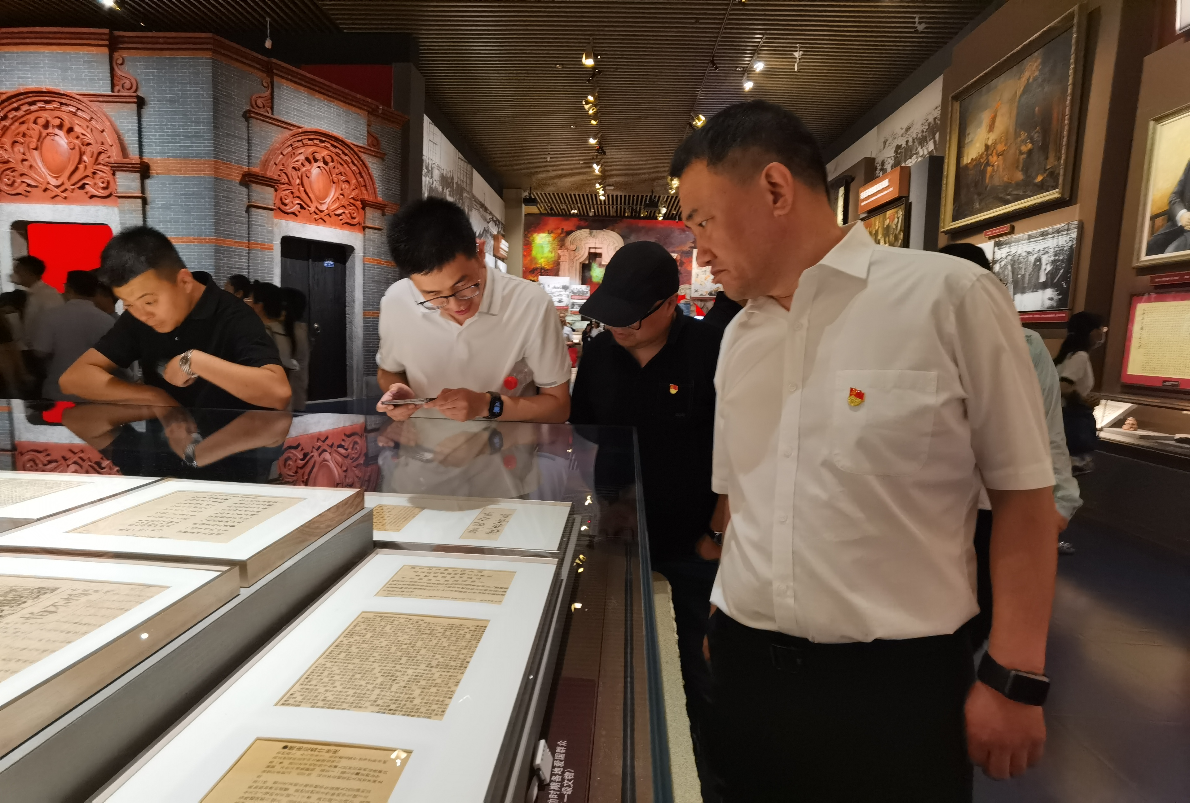 大眾在線黨支部開展“追尋紅色初心，強化使命擔(dān)當(dāng)”主題黨日活動